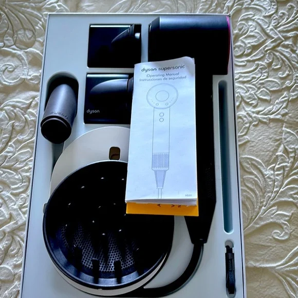 Dyson Supersonic Hair Blow Dryer with Attachments. Excellent condition - Picture 1 of 7